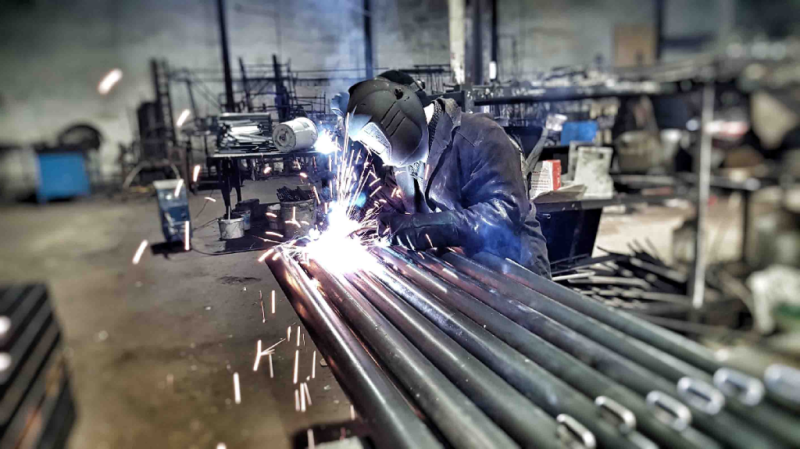 Какие материалы используют при изготовлении уличного спортивного оборудования в Ямало-Ненецком АО?